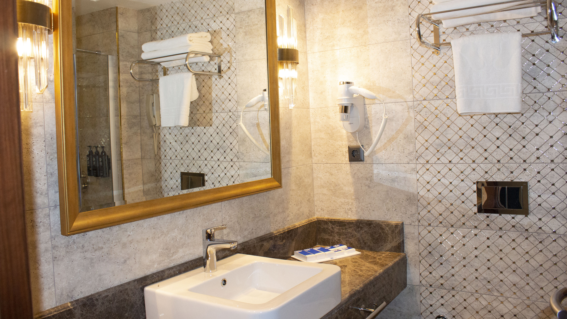 deluxe-suite-oda-salonlu-5